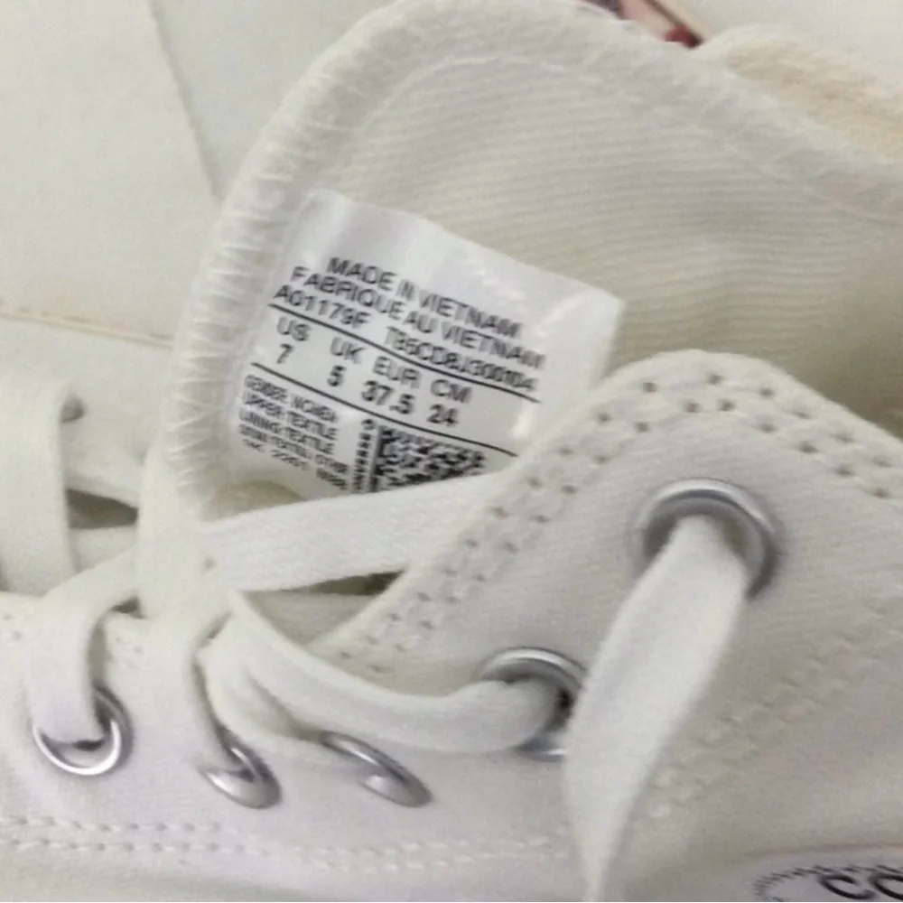 Converse Women’s CTAS HI Sneakers White/Muti Color Sz 7